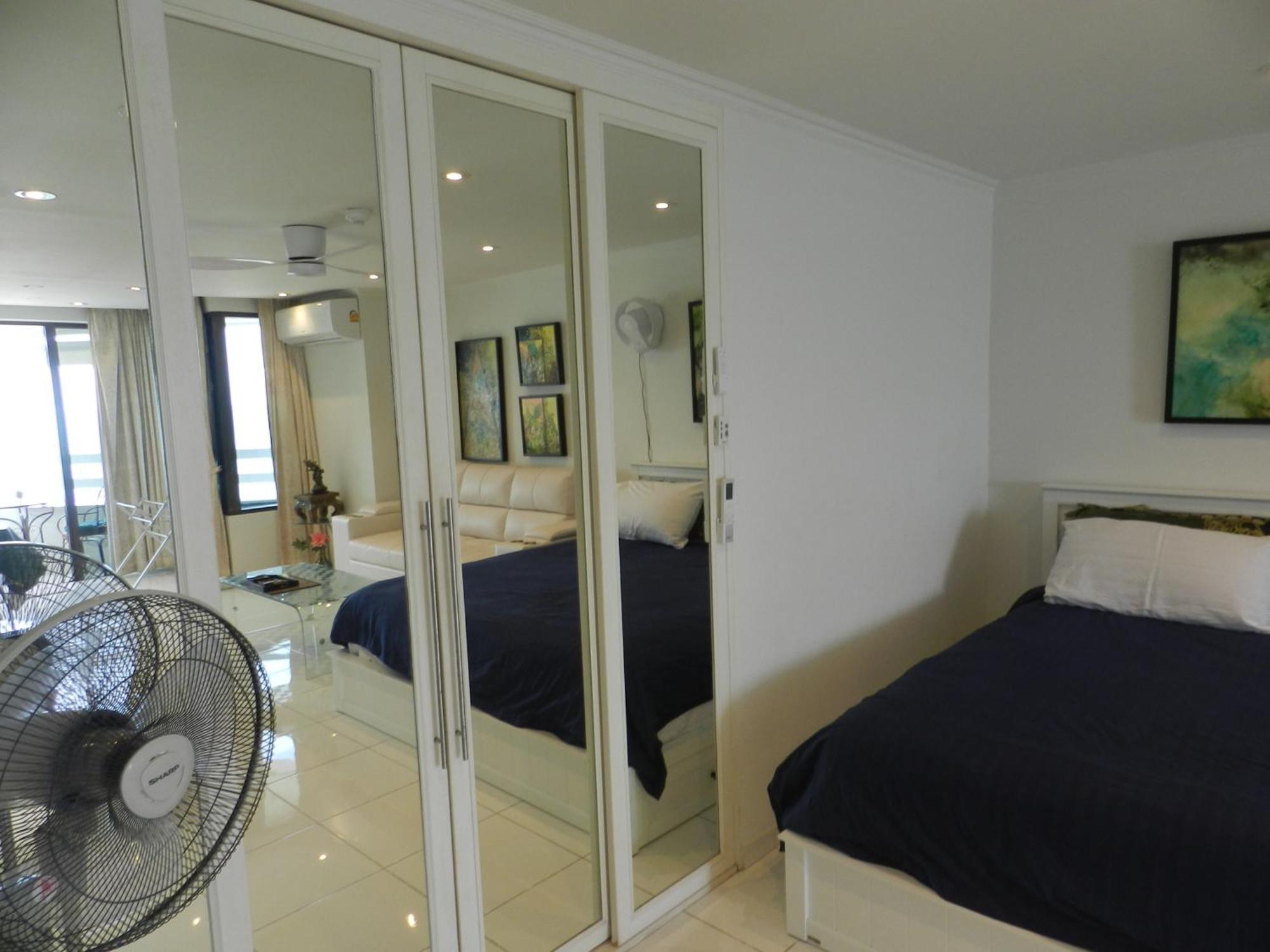 Jomtien Plaza Condotel Rum bild